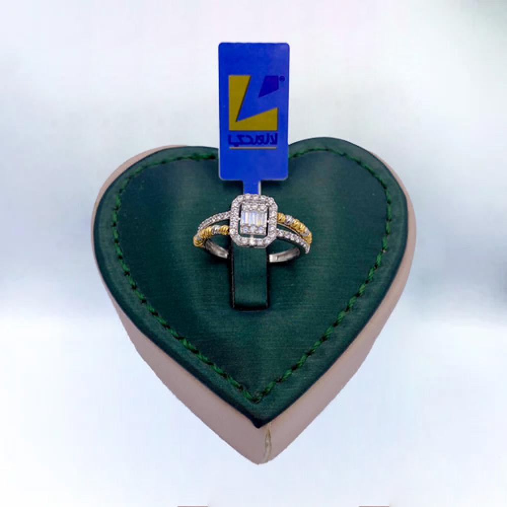 18 karat gold ring, weight g عقد الوفاء للذهب