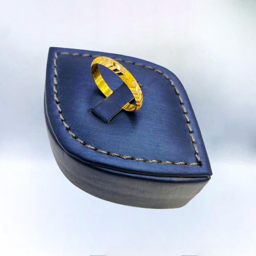 21 karat gold ring, weight 1.32 g