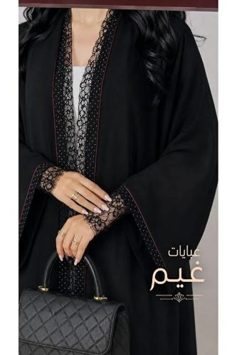 could store عباية تسنيم.نص كلوش.جديدة بكل شي قماشها ملكي حالك السواد خفيف في اللبس وطايح بشكل راقي ..مفاجاءة الصيف