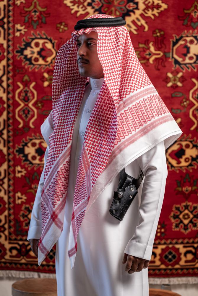 مجند أسود فاخر