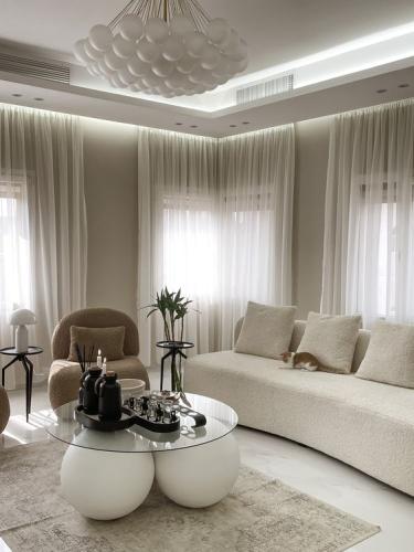 طاولة ضيافة دائري شكل  كوره