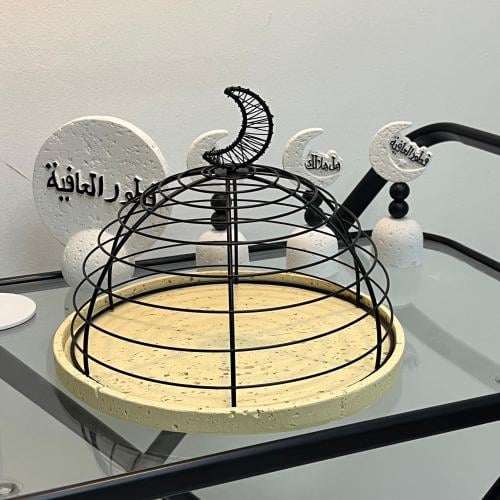 صحن كيك مدور غطاه اسود