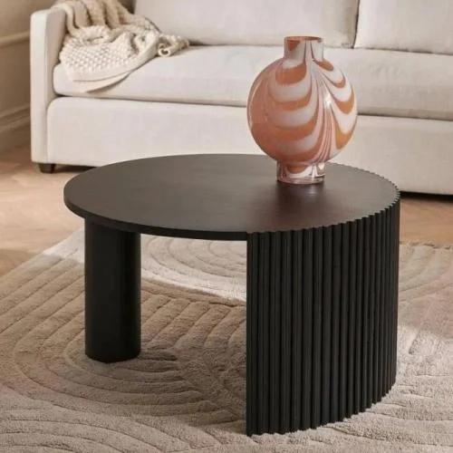 طاولة قهوة خشبية بلون أسود أنيق