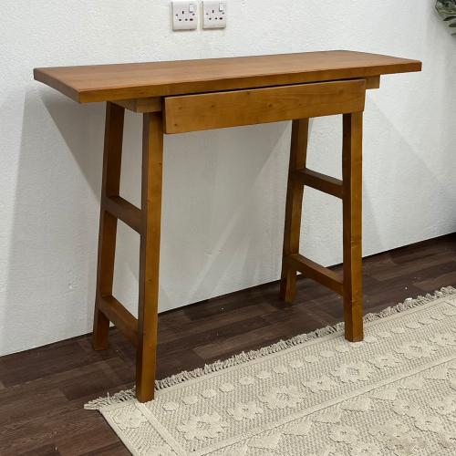 ركن قهوه خشب بني