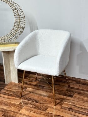 كرسي بوكليه ابيض  ارجل ذهبي