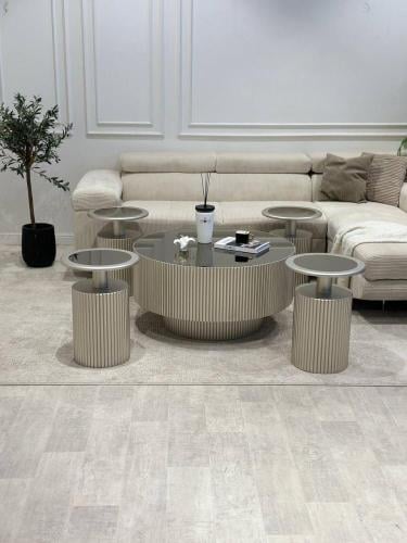 طقم طاولات قهوة وضيافة مودرن بتصميم دائري مخطط – 5 قطع