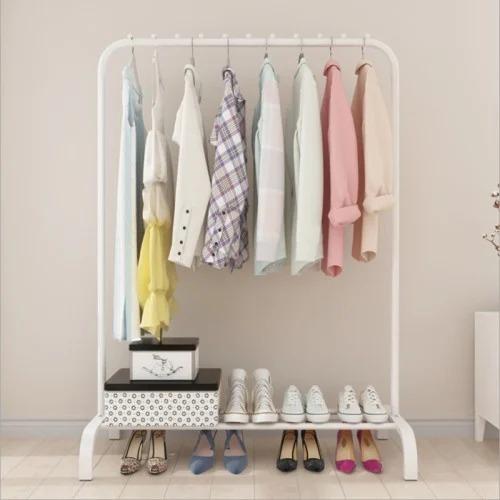 علاق ملابس صغير ابيض