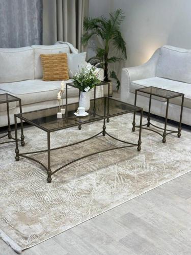 طقم طاولات ضيافه 1+4