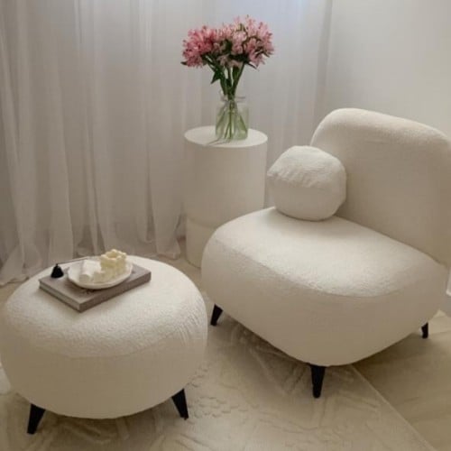 كرسي مع بوف بوكليه ابيض