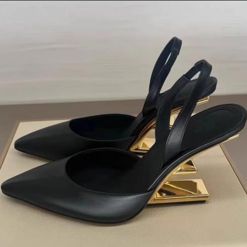 أحذية نسائية صيفية بكعب غريب