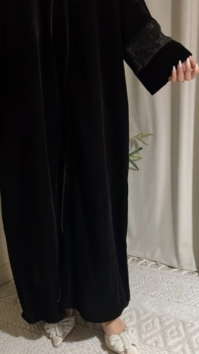 عباية المها قماش مخمل كامل قصة عادية
