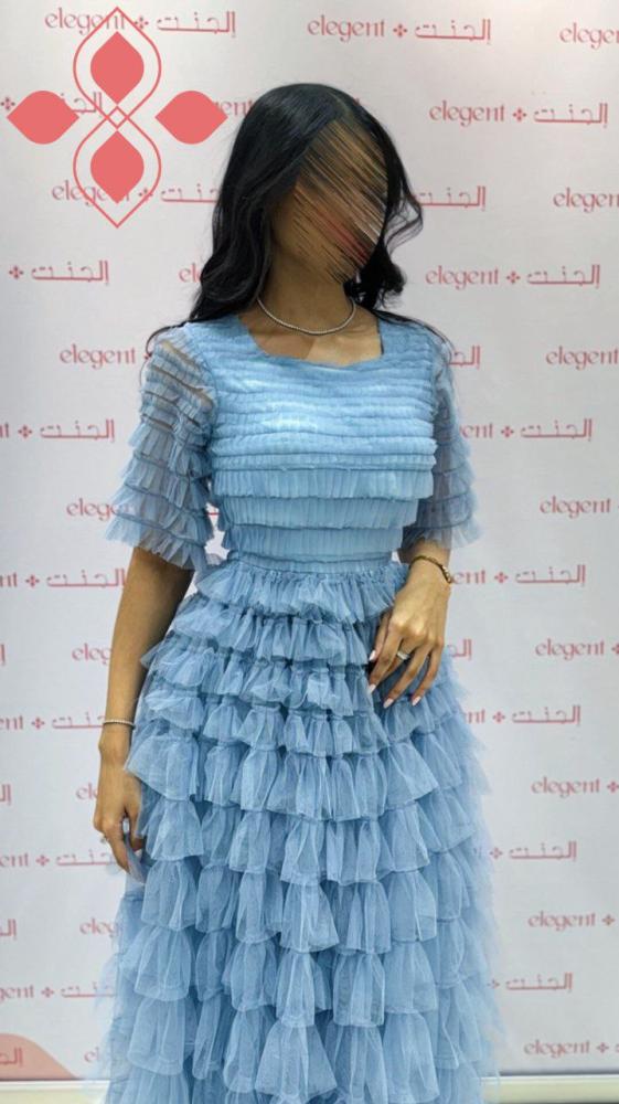 فستان سهرة تول طبقات أزرق ناعم بأكمام قصيرة