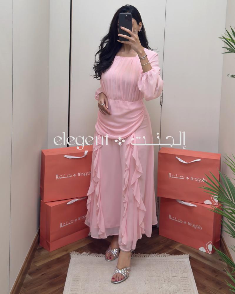 فستان شيفون وردي بكسرات ناعمة وطيات أنيقة