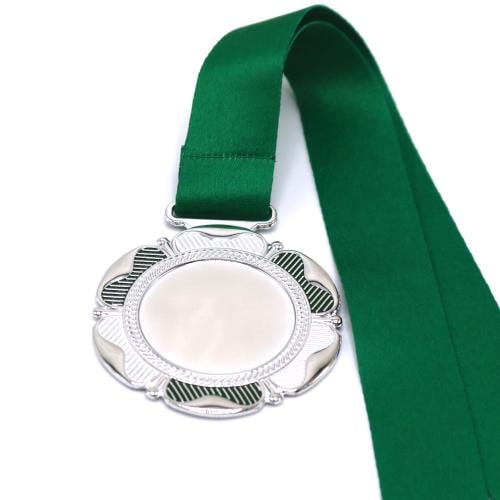 ميدالية وردة فضي حبل اخصر