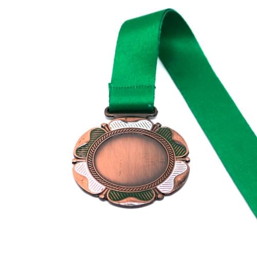 ميدالية وردة برونزي حبل اخصر
