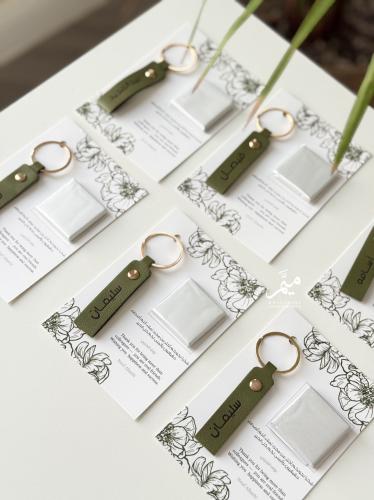 ميدالية جلد بالاسم حفر ليزر