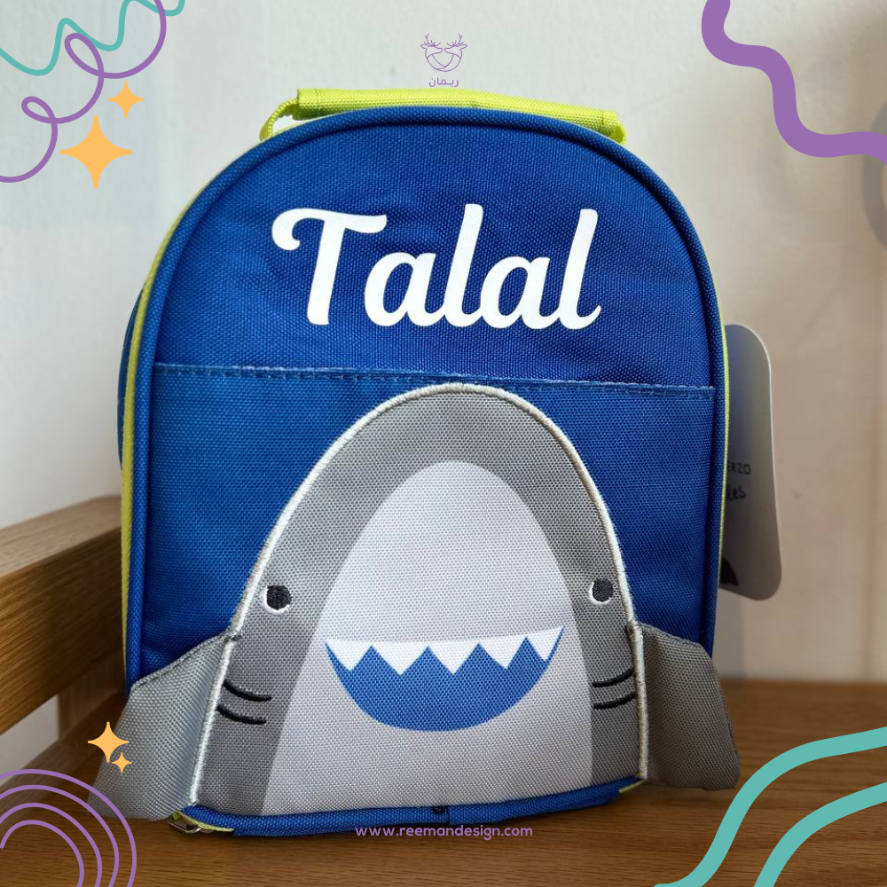 طباعة اسم فينيل مخصصة لأغراض المدرسة – لصقات اسم للقرطاسية والشنط والزجاجات