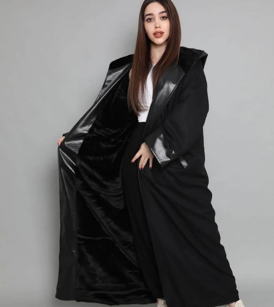 فروه نسائي  اسود مع جلد اسود