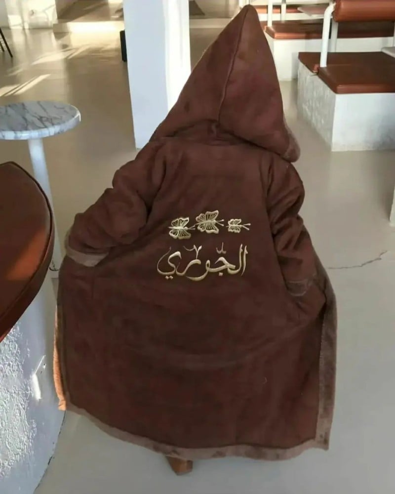 فروة شتوي بناتي ولادي باللون البني مع كتابة الاسم