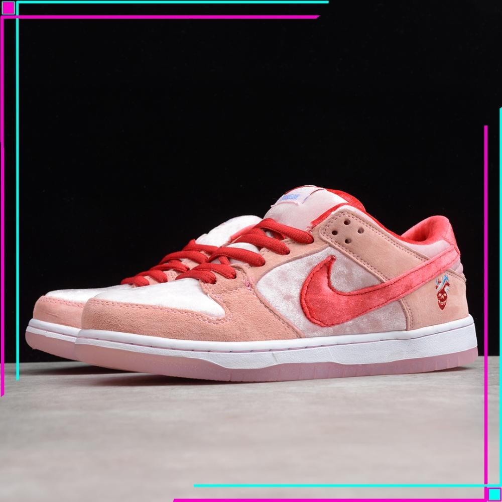 Nike SB Dunk Low StrangeLove Skateboards