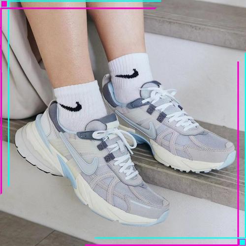 Nike V2K Run Light Bone Metallic Platinum