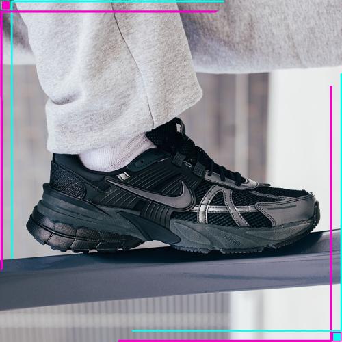 Nike V2K Run Black Dark Smoke Grey