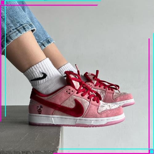 Nike SB Dunk Low StrangeLove Skateboards