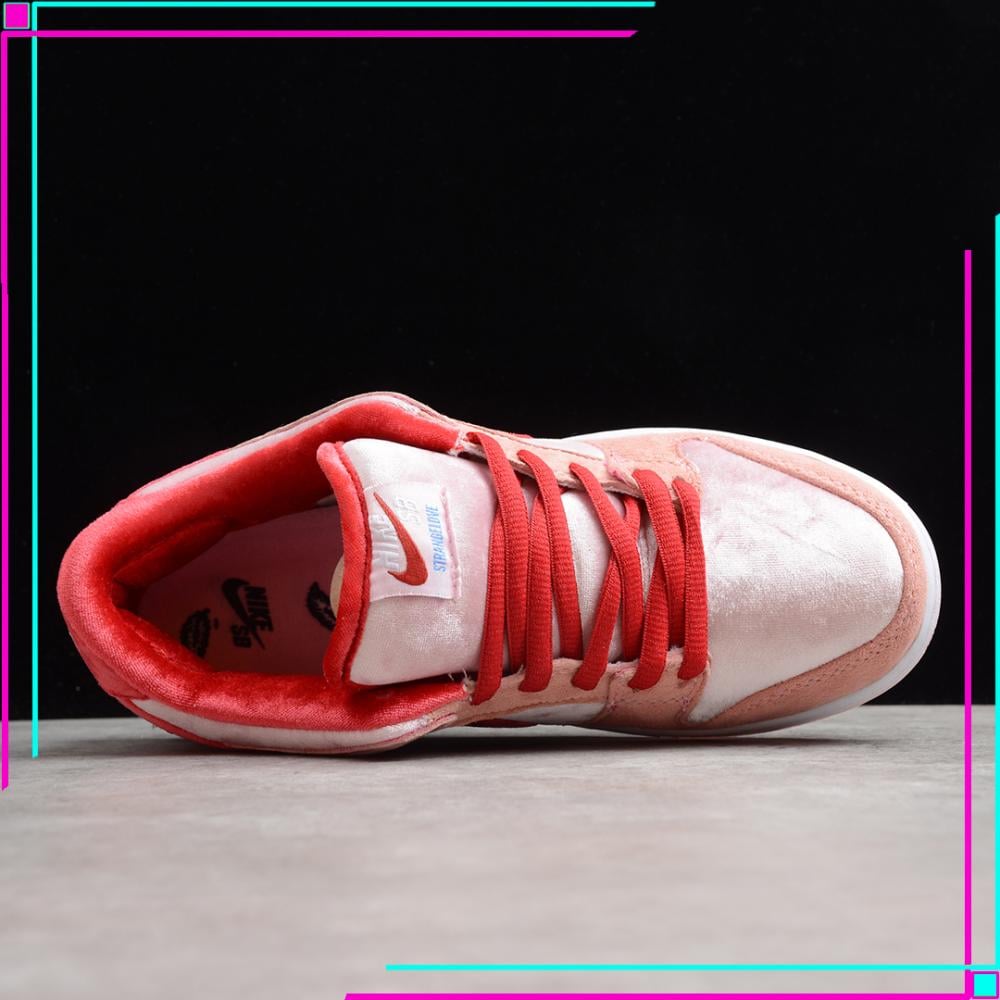 Nike SB Dunk Low StrangeLove Skateboards
