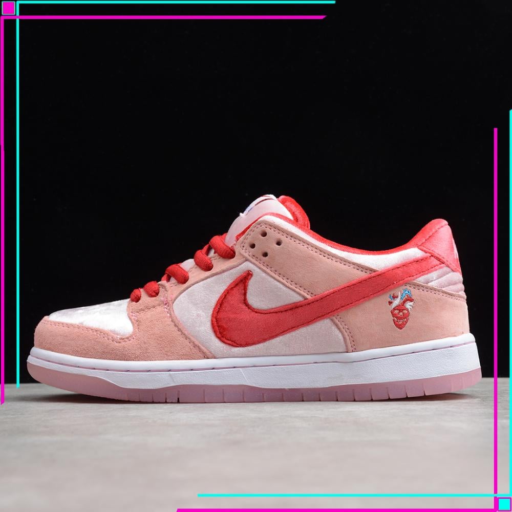 Nike SB Dunk Low StrangeLove Skateboards
