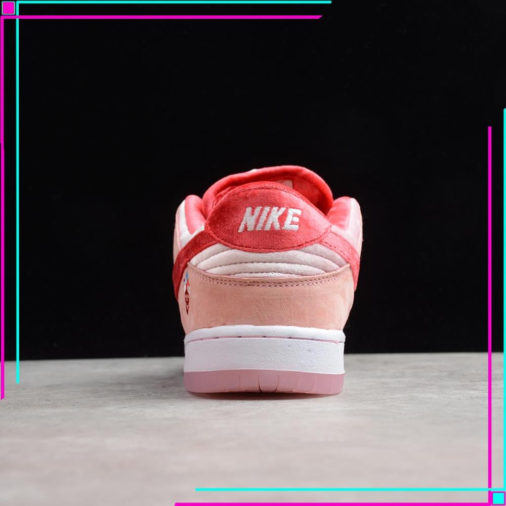 Nike SB Dunk Low StrangeLove Skateboards