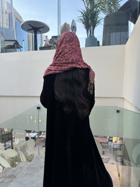 طرحة او سكارف بدون عباية
