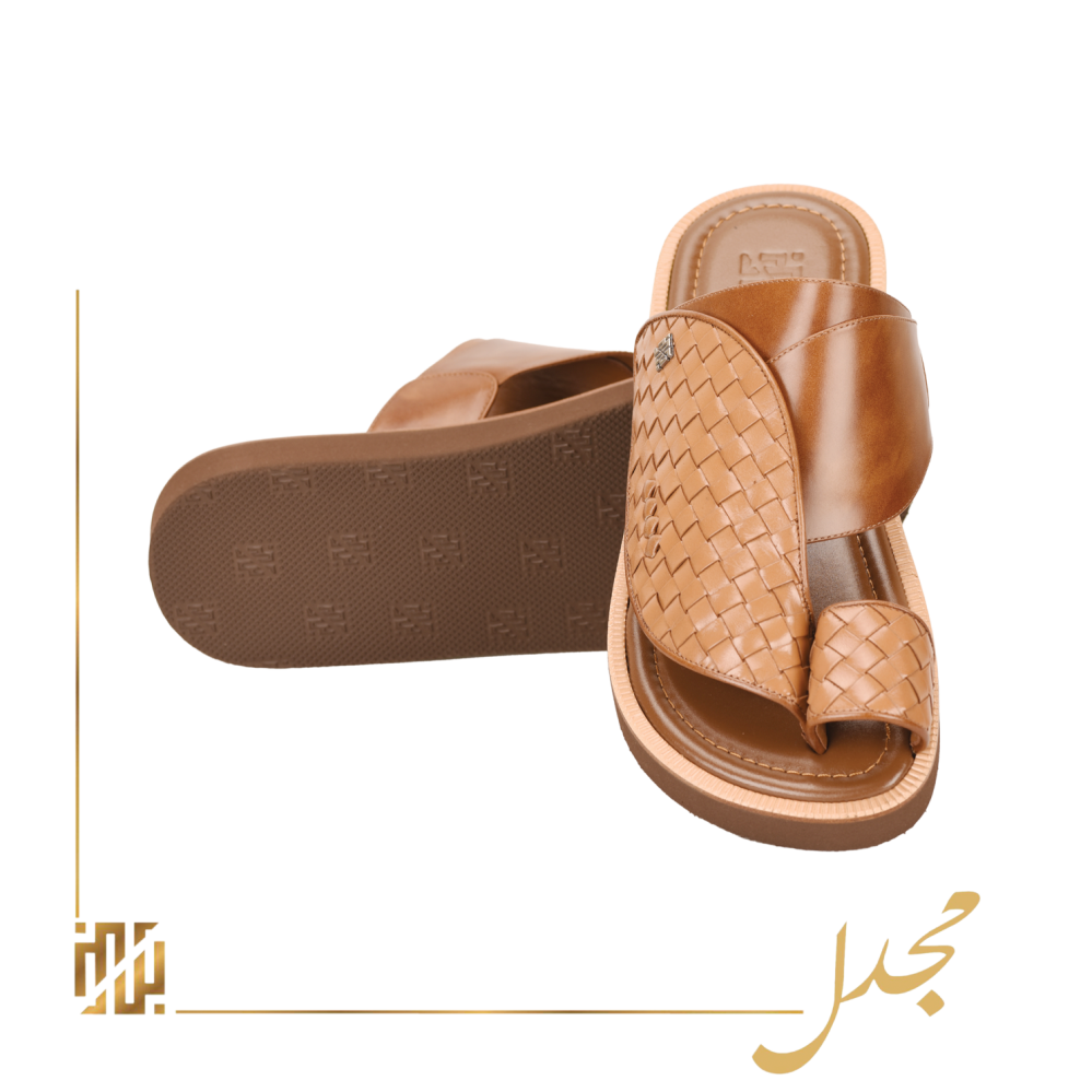 حذاء مجدل باللون البني