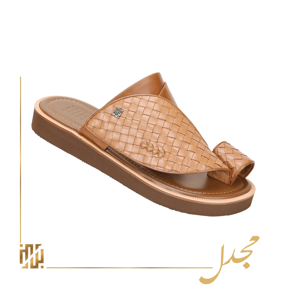 حذاء مجدل باللون البني
