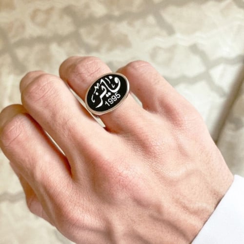 خاتم اسود رجالي ملكي فضه عيار 925 مع اسم من اختيار...