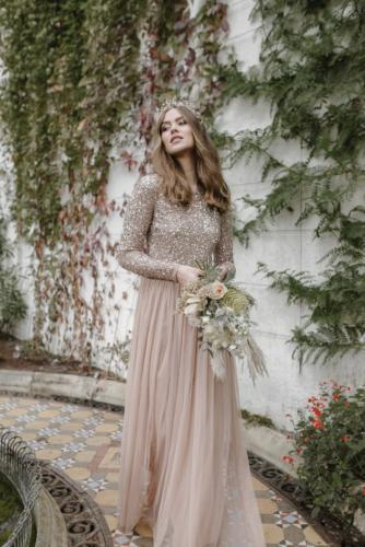 فستان من التول والترتر الامع M