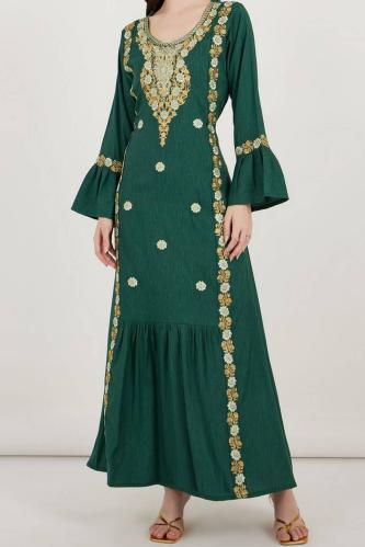 جلابية  بتفاصيل مطرزة