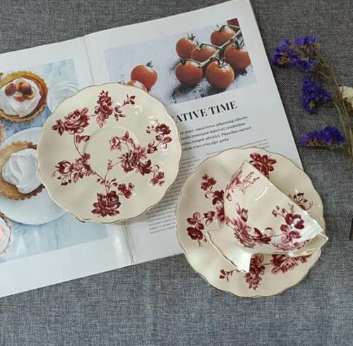 كوب سيراميك برسمة زهور كلاسيك