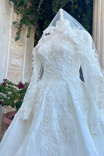 فستان زفاف متوفر مقاس S