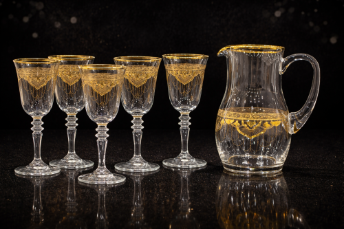 طقم جيك مع ٦ كاسات كريستال