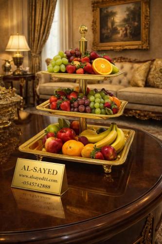 ستاند ٣ طابق ذهبي