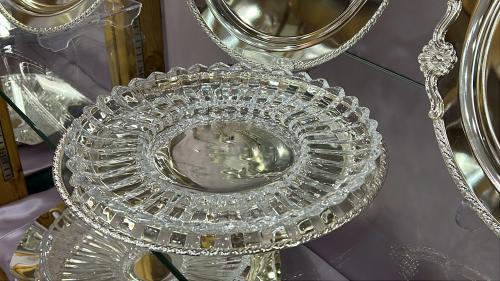 صينيه فضي مع صحن كريستال قطر ٢٩ سم