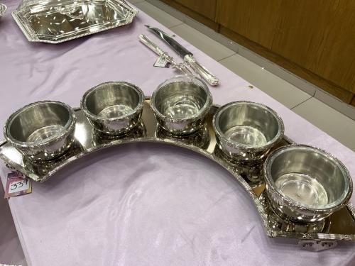 ستاند مع صحون