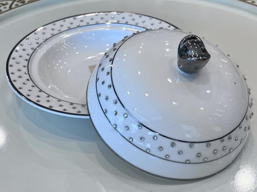 Silver porcelain date, diameter 20 cm