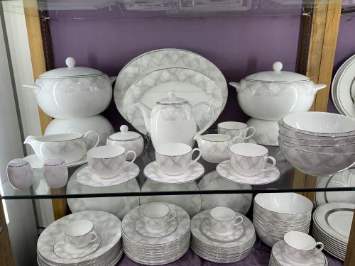 Yellow set 99 covers (12 people)