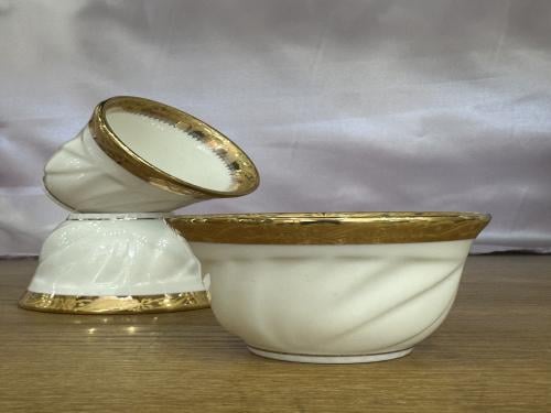 فناجيل قهوه رويال. صيني فاخر ١٢ قطعه ذهبي