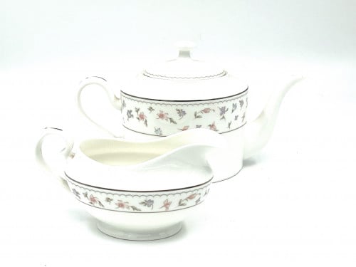 Porcelain jug with gum