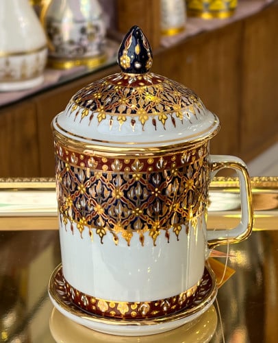 كوب بغطاء نقش يدوي