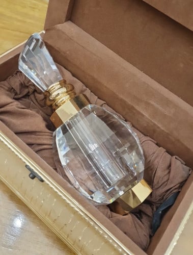 Large crystal oud, 3 Tola