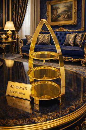 ستاند ذهبي كبير