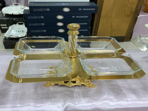 ستاند تقديم مكسرات ذهبي